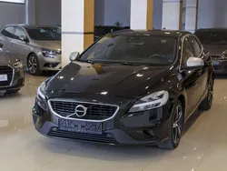 Negro Usado 2018 Volvo V40 R-Design Momentum Familiar | 16.890 € (Precio justo)