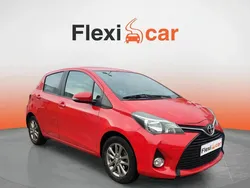 Rojo Usado 2017 Toyota Yaris Active Berlina | 8690 € (Buen precio)
