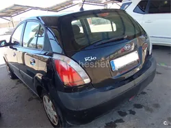 Negro Usado 2006 Kia Rio EX Berlina | 2700 € (Un poco caro)