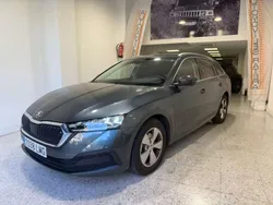 Gris Usado 2021 Skoda Octavia Ambition Familiar | 19.950 € (Precio justo)