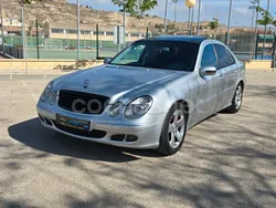 Gris / plata Usado 2004 Mercedes E400 Avantgarde Berlina | 7500 €
