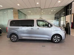 Gris / plata Usado 2020 Citroën Spacetourer Feel Van | 24.899 € (Buen precio)