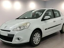 Blanco Usado 2009 Renault Clio II Authentique Utilitario | 6900 €