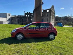 Rojo Usado 2006 Renault Clio II Dynamique Berlina | 6500 € (Caro)