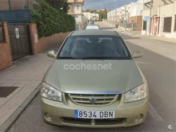 Amarillo Usado 2004 Kia Cerato LX Berlina | 1300 €