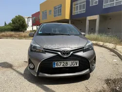 Beige Usado 2015 Toyota Yaris Active Berlina | 12.500 € (Un poco caro)