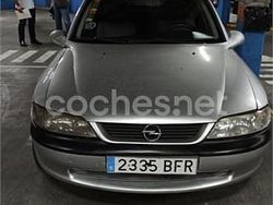 Gris / plata Usado 2001 Opel Vectra Sport Berlina | 2500 €