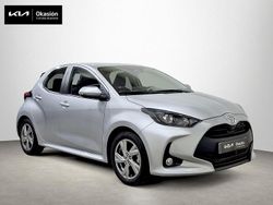 Gris Usado 2024 Toyota Yaris Hybrid Active Berlina | 20.900 € (Precio justo)