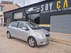 Gris / plata Usado 2008 Toyota Yaris Berlina | 7500 € (Un poco caro)