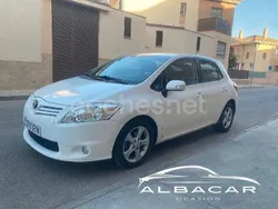 Blanco Usado 2011 Toyota Auris Active Berlina | 5899 € (Buen precio)