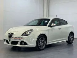 Blanco Usado 2015 Alfa Romeo Giulietta Distinctive Utilitario | 9500 €
