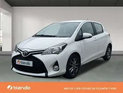 Blanco Usado 2015 Toyota Yaris Active Utilitario | 9990 € (Precio justo)