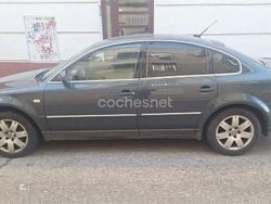 Azul Usado 2002 VW Passat Comfortline Berlina | 2700 € (Buen precio)
