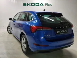 Azul Usado 2023 Skoda Scala Ambition Utilitario | 18.900 € (Precio justo)