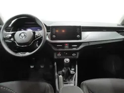 Azul Usado 2023 Skoda Scala Selection Utilitario | 18.690 € (Precio justo)