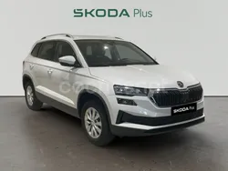 Blanco Usado 2024 Skoda Karoq Selection SUV | 26.900 € (Precio justo)