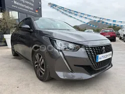 Gris / plata Usado 2022 Peugeot 208 Allure Utilitario | 13.800 € (Precio justo)