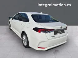 Blanco Usado 2023 Toyota Corolla Active Berlina | 21.500 € (Precio justo)