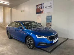 Azul Usado 2021 Skoda Octavia Active Berlina | 19.500 € (Precio justo)