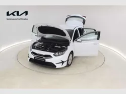 Blanco Usado 2024 Kia Ceed Utilitario | 18.250 € (Precio justo)