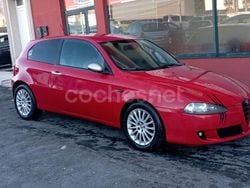 Rojo Usado 2005 Alfa Romeo 147 Distinctive Utilitario | 2999 € (Precio justo)
