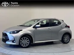 Gris / plata Usado 2024 Toyota Yaris Hybrid Active Monovolumen | 20.900 € (Precio justo)