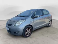 Beige Usado 2010 Toyota Yaris Berlina | 7990 € (Un poco caro)
