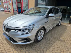 Gris / plata Usado 2022 Renault Mégane IV Intens Berlina | 16.900 € (Precio justo)