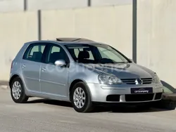 Gris / plata Usado 2006 VW Golf V Highline Berlina | 6990 € (Precio justo)
