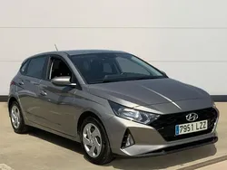 Gris / plata Usado 2022 Hyundai i20 Berlina | 15.700 € (Un poco caro)