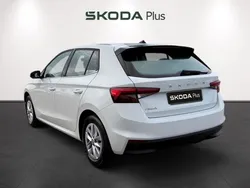 Blanco Usado 2024 Skoda Fabia Ambition Berlina | 15.755 € (Buen precio)