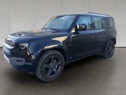 Santorini black Usado 2025 Land Rover Defender SE Dynamic SUV | 89.900 €