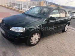 Verde Usado 2002 Opel Astra Club Berlina | 1599 € (Precio justo)