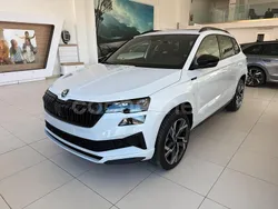 Blanco Nuevo 2025 Skoda Karoq SportLine SUV | 42.500 €