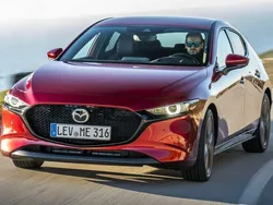Gris Usado 2023 Mazda 3 Exclusive-Line Utilitario | 23.739 € (Un poco caro)