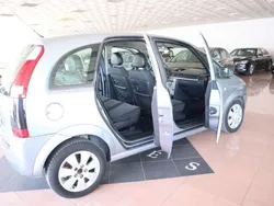 Gris / plata Usado 2005 Opel Meriva Essentia Monovolumen | 3100 € (Precio justo)
