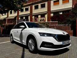 Blanco Usado 2023 Skoda Octavia Active Familiar | 20.900 € (Buen precio)
