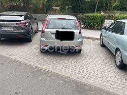 Gris / plata Usado 2008 Ford Fiesta Futura Utilitario | 2650 € (Precio justo)