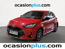 Rojo Usado 2022 Toyota Yaris Hybrid Style Utilitario | 19.546 € (Precio justo)