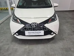Blanco Usado 2016 Toyota Aygo X-play Utilitario | 7900 € (Precio justo)
