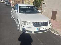 Blanco Usado 2001 VW Passat Highline Berlina | 4000 € (Caro)