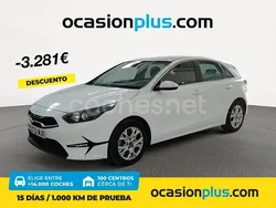 Blanco Usado 2023 Kia Ceed Berlina | 17.490 € (Precio justo)