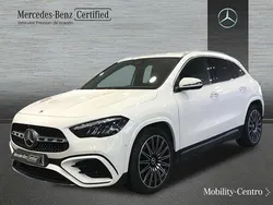 Blanco polar Usado 2024 Mercedes GLA200 AMG line SUV | 41.900 € (Precio justo)