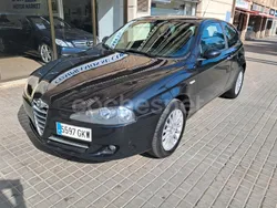 Negro Usado 2009 Alfa Romeo 147 Distinctive Utilitario | 3990 € (Precio justo)