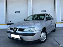 Gris / plata Usado 2002 Seat Cordoba Berlina | 2000 € (Precio justo)