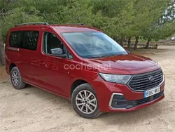 Rojo Usado 2023 Ford Grand Tourneo Connect Titanium Monovolumen | 27.000 € (Precio justo)