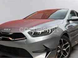 Gris / plata Usado 2023 Kia Ceed Berlina | 17.500 € (Precio justo)