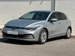 Gris / plata Usado 2021 VW Golf VIII Life Berlina | 20.300 € (Precio justo)