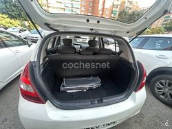 Blanco Usado 2011 Hyundai i20 Classic Berlina | 4900 € (Precio justo)