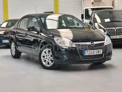 Negro Usado 2010 Opel Astra Edition Berlina | 6490 € (Precio justo)